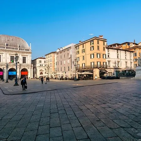 Apartamento Host4u - Loggia Square In Center Piazza Della Loggia & Piazza Vittoria *